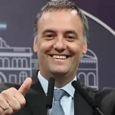 Pollicita intimó a Manuel Adorni a explicar inconsistencias en su patrimonio