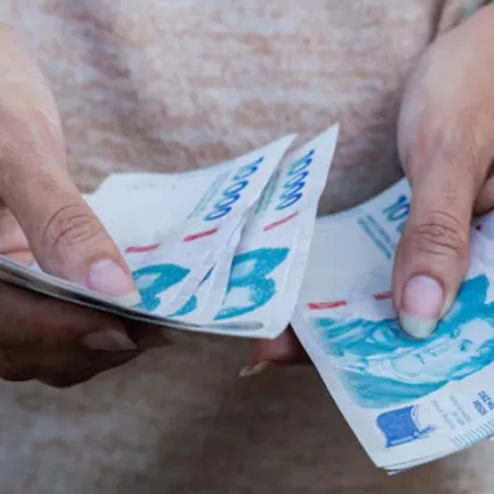 El Gobierno fijó aumentos escalonados para el salario mínimo hasta abril de 2027