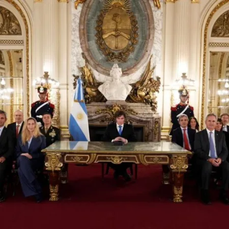 Milei anunció medidas por Malvinas y cuestionó la explotación petrolera británica