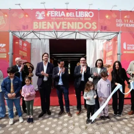 Nardini inauguró la séptima edición de la Feria del Libro en Malvinas Argentinas