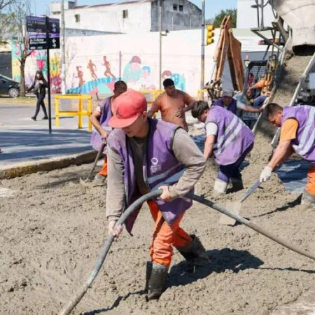Continúan los trabajos de reparación de calzada en la Avenida 844 en Solano