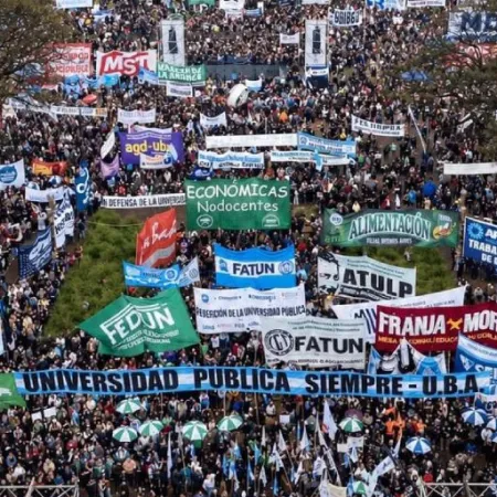 La quinta Marcha Federal Universitaria reclamó la aplicación de la Ley de Financiamiento