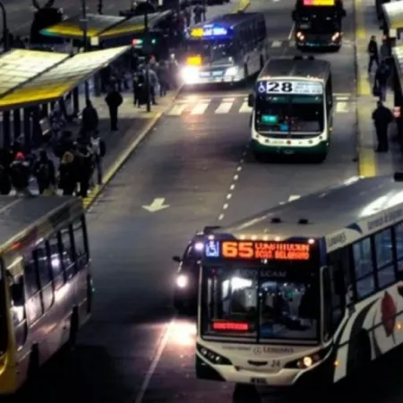 Más de 100 líneas de colectivos reducirán sus frecuencias nocturnas en el AMBA