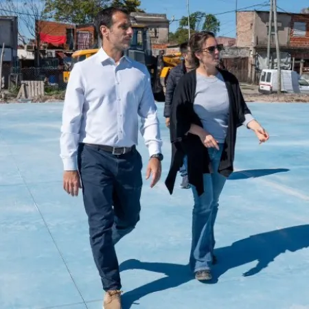 Julián Álvarez recorrió los avances de la obra del nuevo polideportivo en el Barrio La Maquinita
